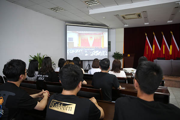 5月10日，AB娱乐第四联合团支部组织团员青年集中寓目庆祝中国共产主义青年团建设100周年大会直播.JPG